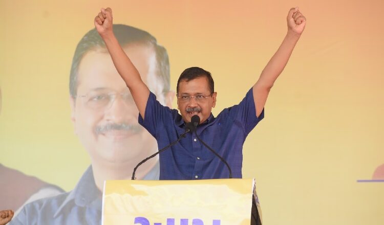 गुजरात में अमीरों की भाजपा सरकार किसानों को मारती है, हम पंजाब में किसानों के खेत सींचते हैं- अरविंद केजरीवाल