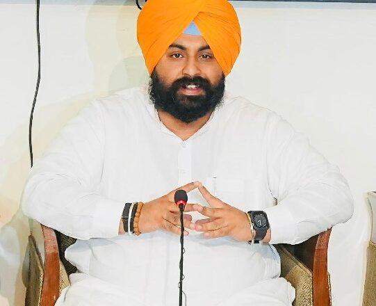 “शिक्षकों से संवाद” शिक्षा मंत्री हरजोत बैंस की अनूठी पहल