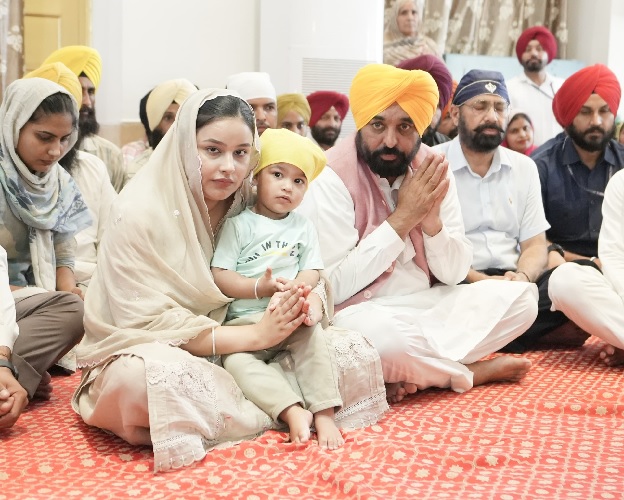 Bhagwant mann with family
