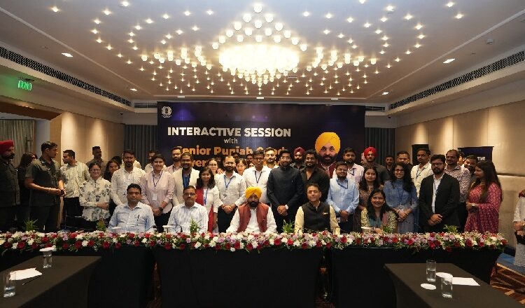 मुख्यमंत्री ने गवर्नेंस फ़ेलोज़ को राज्य सरकार की प्रमुख योजनाओं के लाभ जनता तक पहुँचाने के लिए सेतु बनने का आह्वान किया