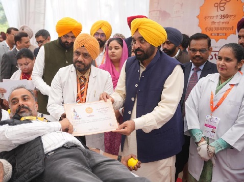 श्री गुरु तेग बहादुर जी के शहीदी दिवस के अवसर पर विशाल रक्तदान शिविर का आयोजन