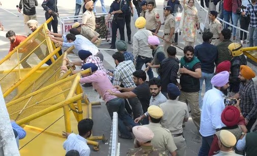 पंजाब विश्वविद्यालय में तीव्र विद्यार्थी आंदोलन, पुलिस से झड़प